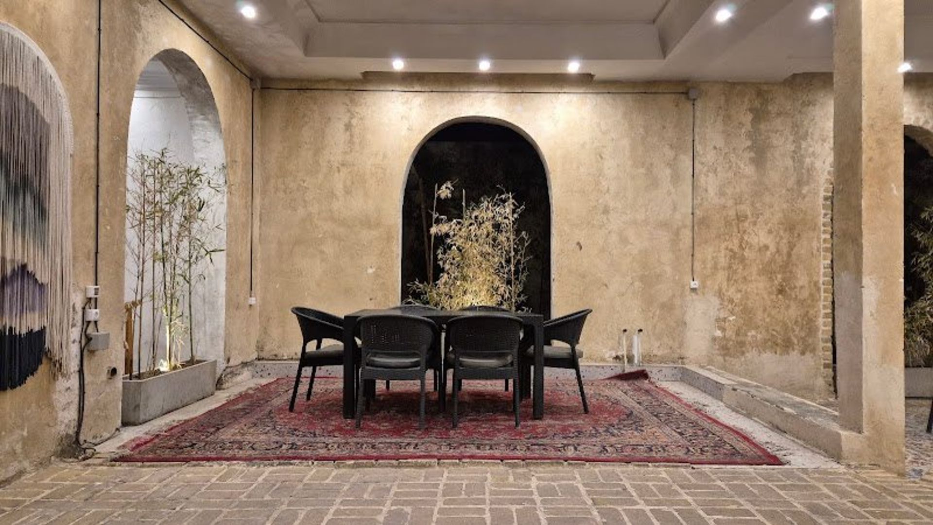 دکوراسیون مینیمال کافه رستوران بلو باتل