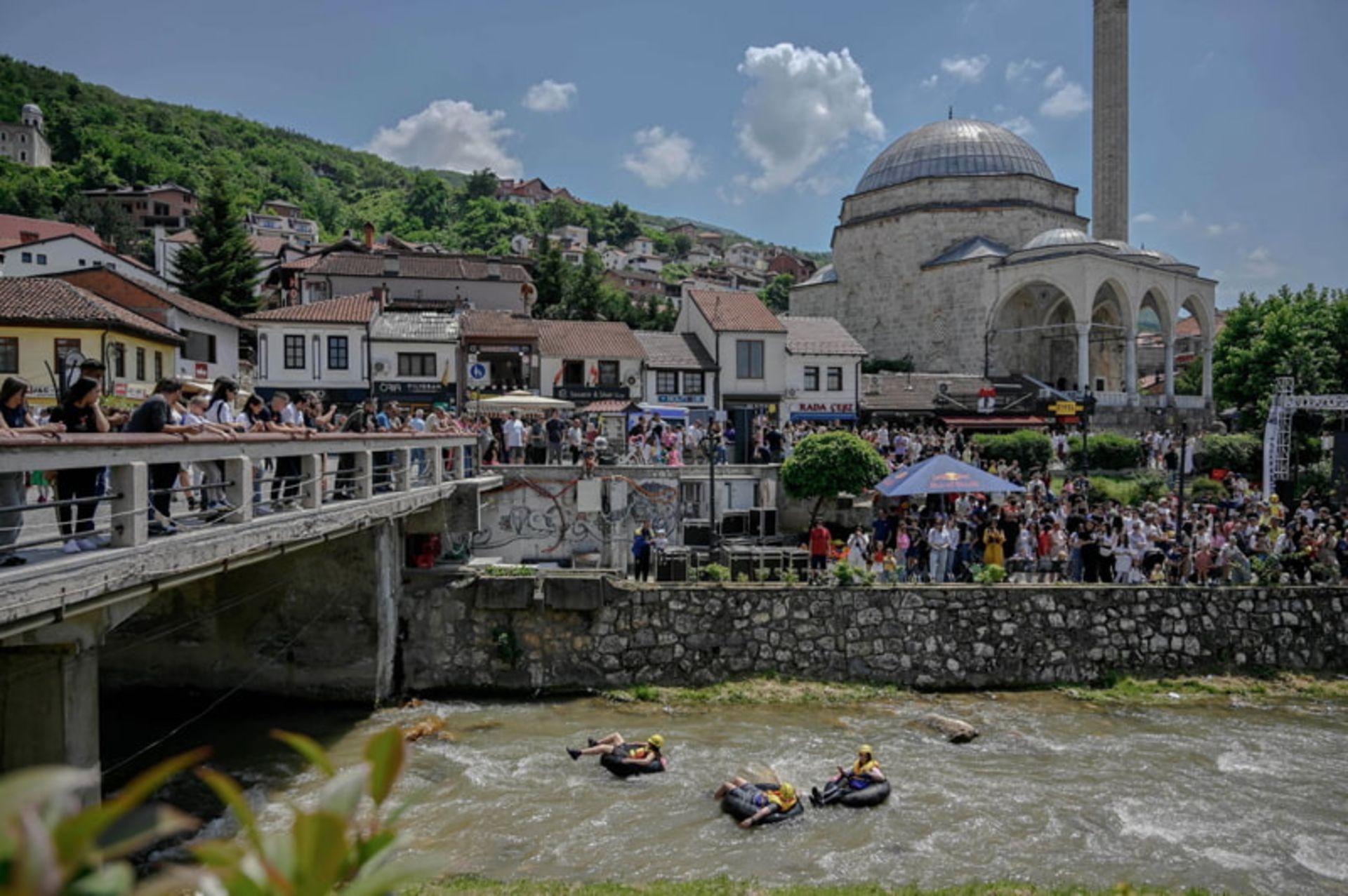  مسابقه محلی در رودخانه بیستریچا در جشن بونار