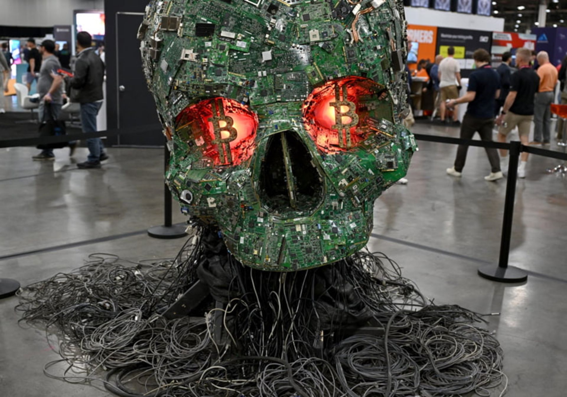 جهان در قاب هفته؛ روایتهایی دیدنی از زندگی در گوشه و کنار دنیا 11 مجسمه ای در کنفرانس بیت کوین ۲۰۲۵ در لاس وگاس، آمریکا