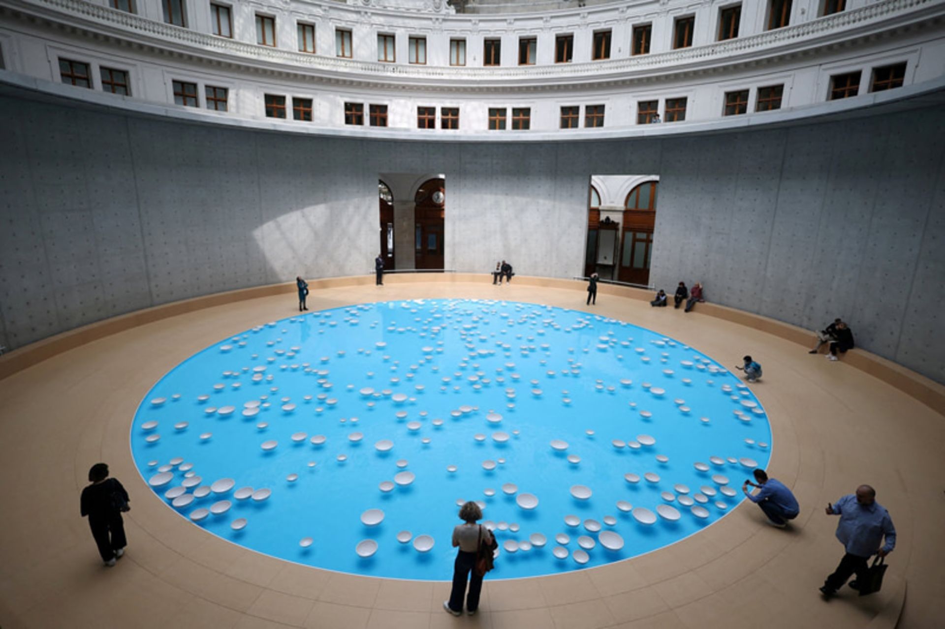  نمایشگاه هنری با اثر موسیقایی-آبی در پاریس