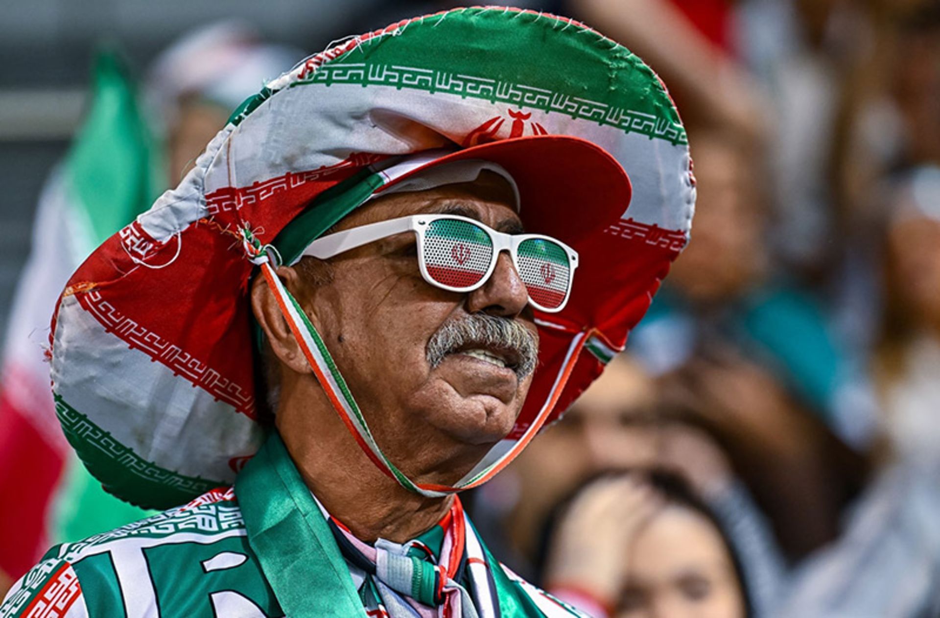 هوادار ایرانی در بازی فوتبال ایران و قطر