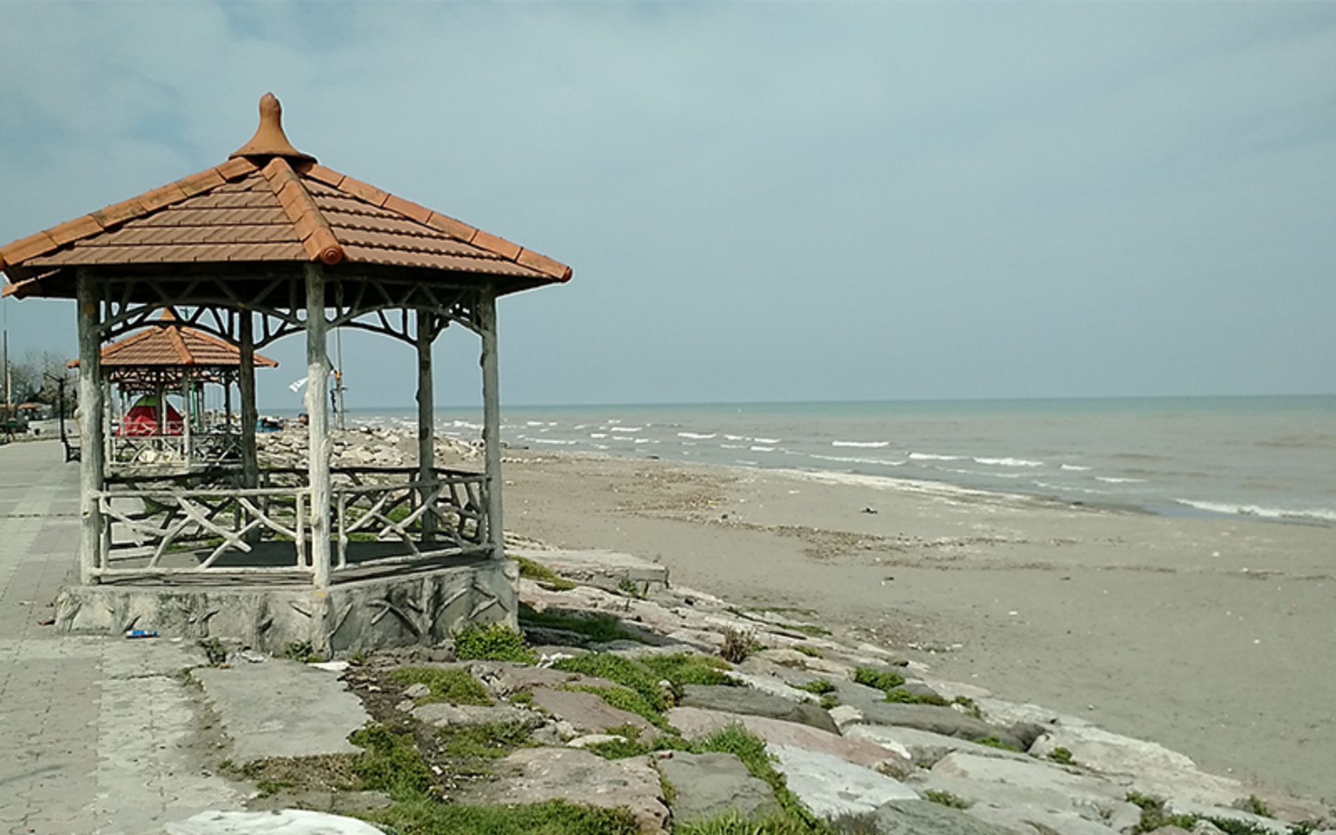 آلاچیق های ساحل رادیو دریا چالوس