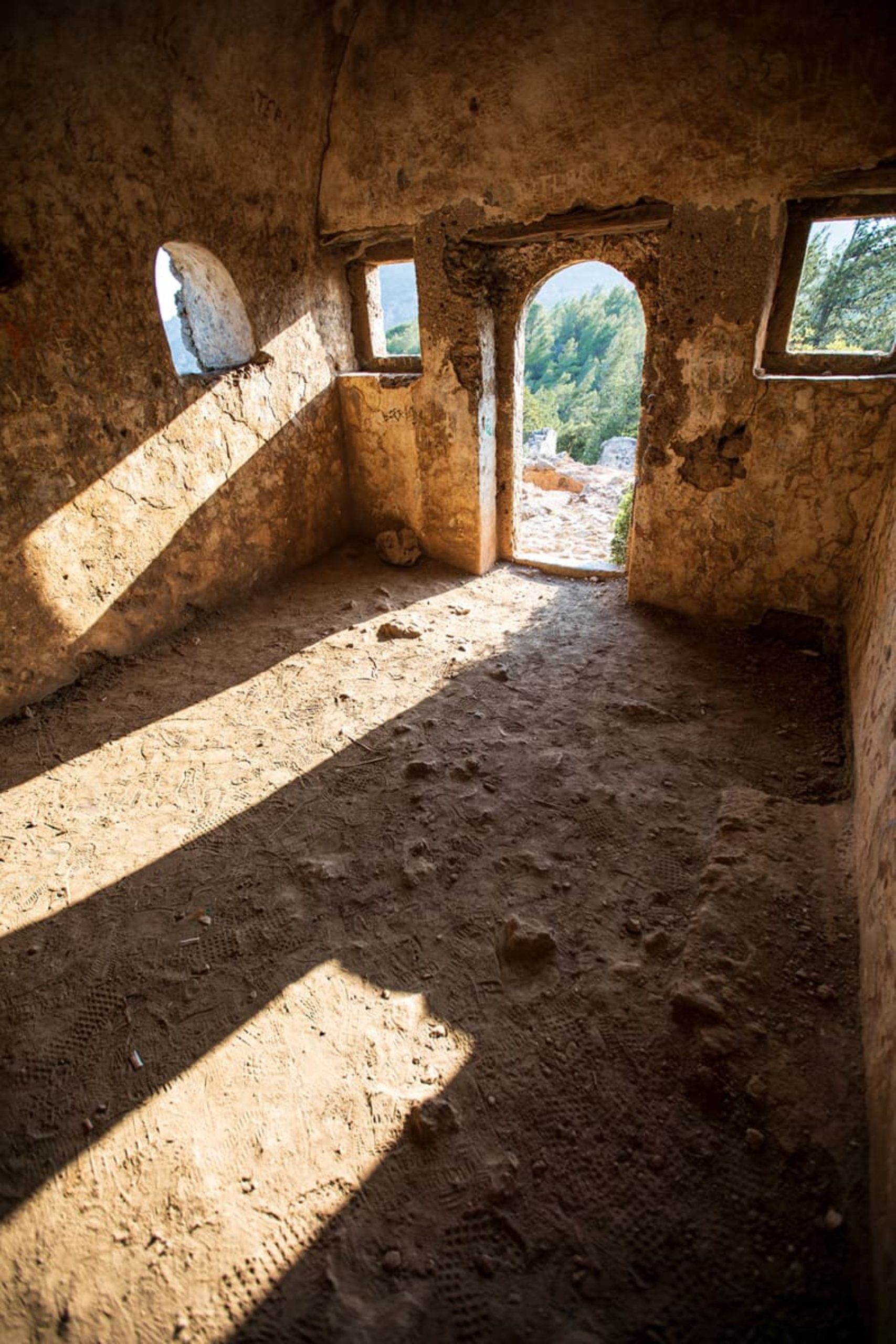 ساختمان تاریخی متروکه در کایاکوی