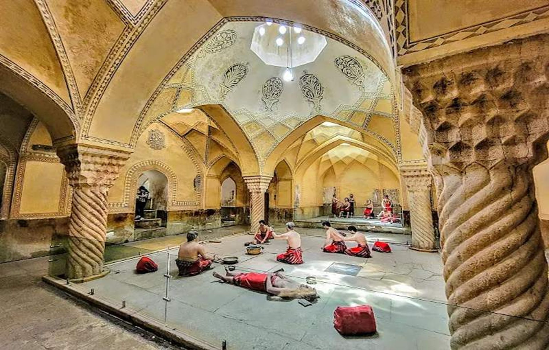 فضای داخلی حمام وکیل شیراز