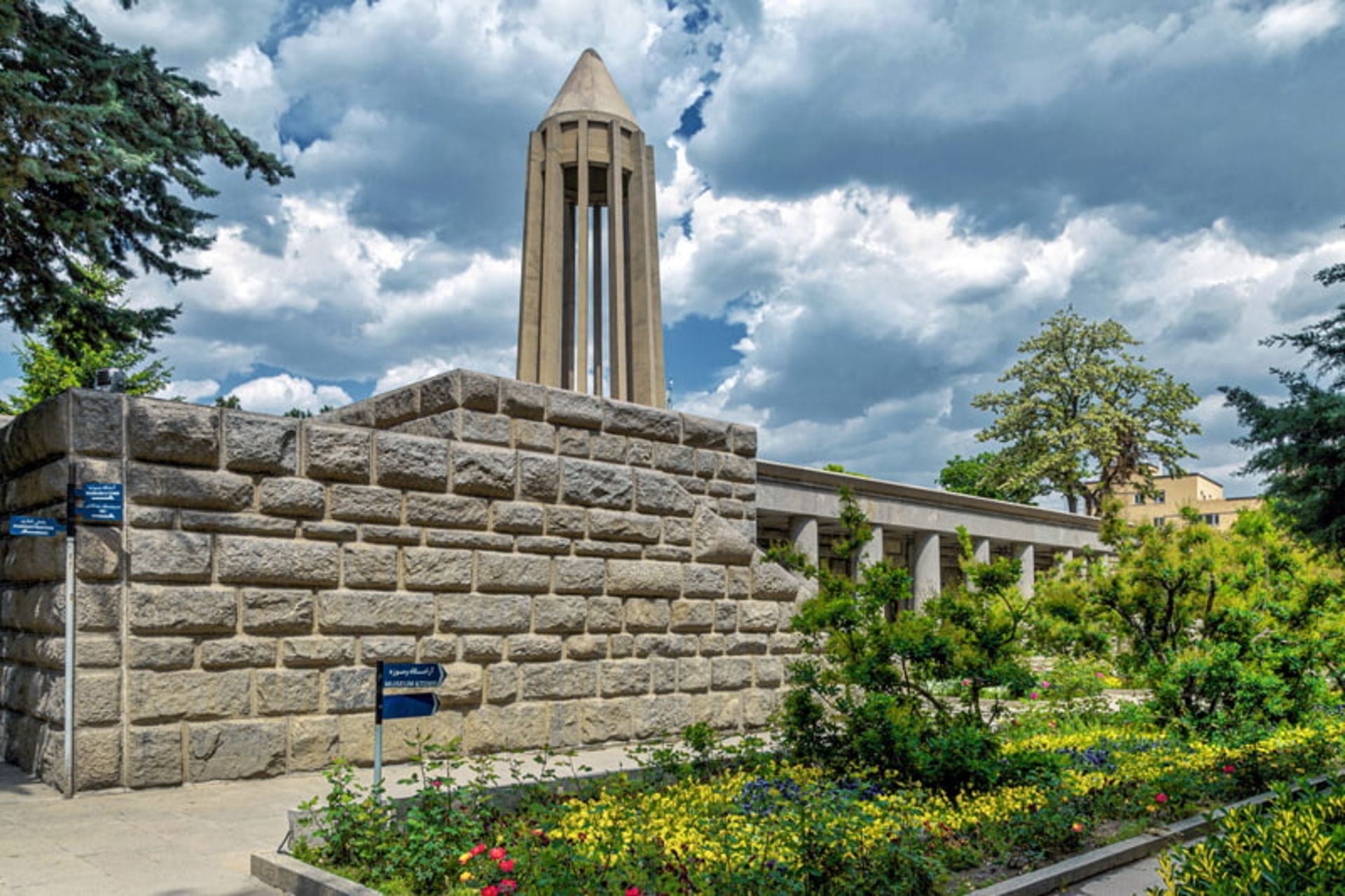 آرامگاه و موزه بوعلی سینا