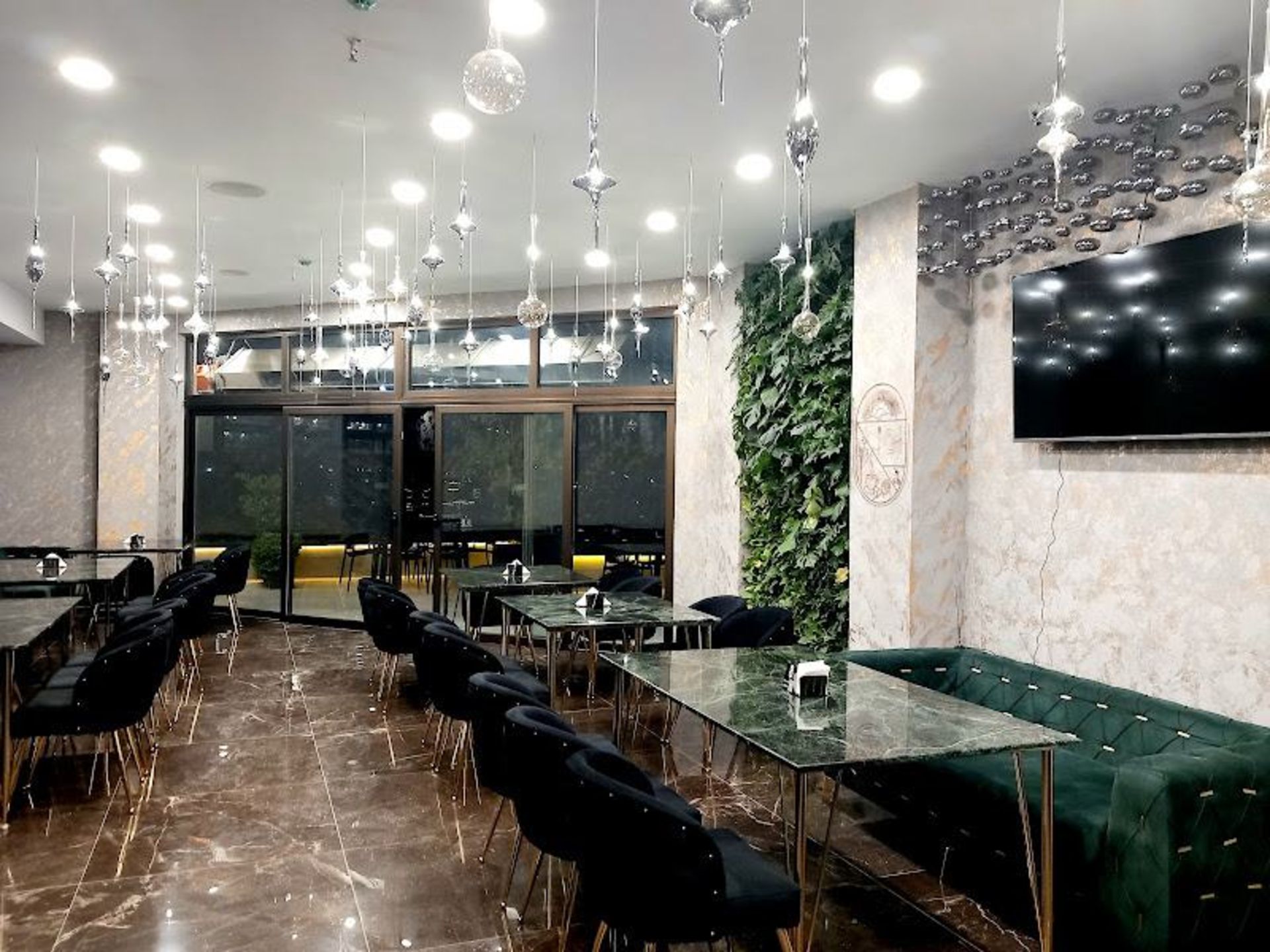 دکوراسیون مدرن کافه رستوران آتیکو مهرشهر