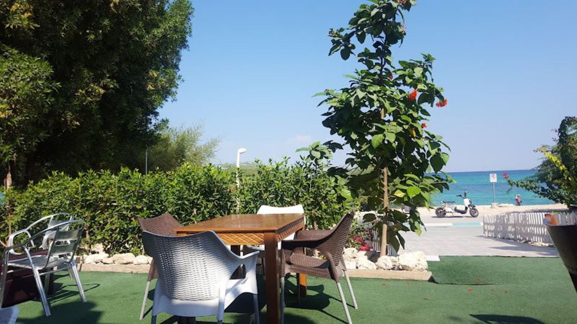 فضای باز کافه ستوران فراتی کیش