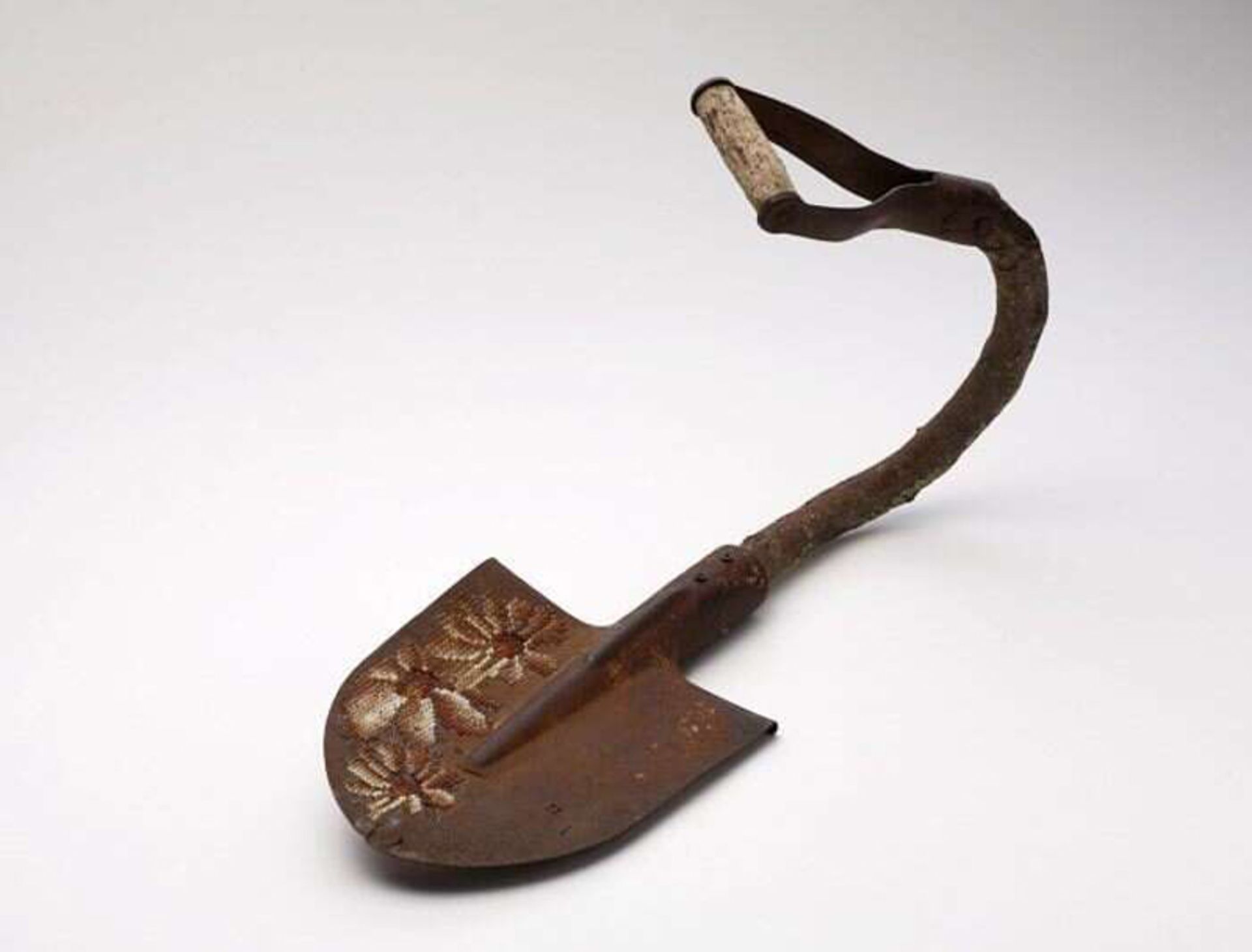 بیل گلدوزی شده