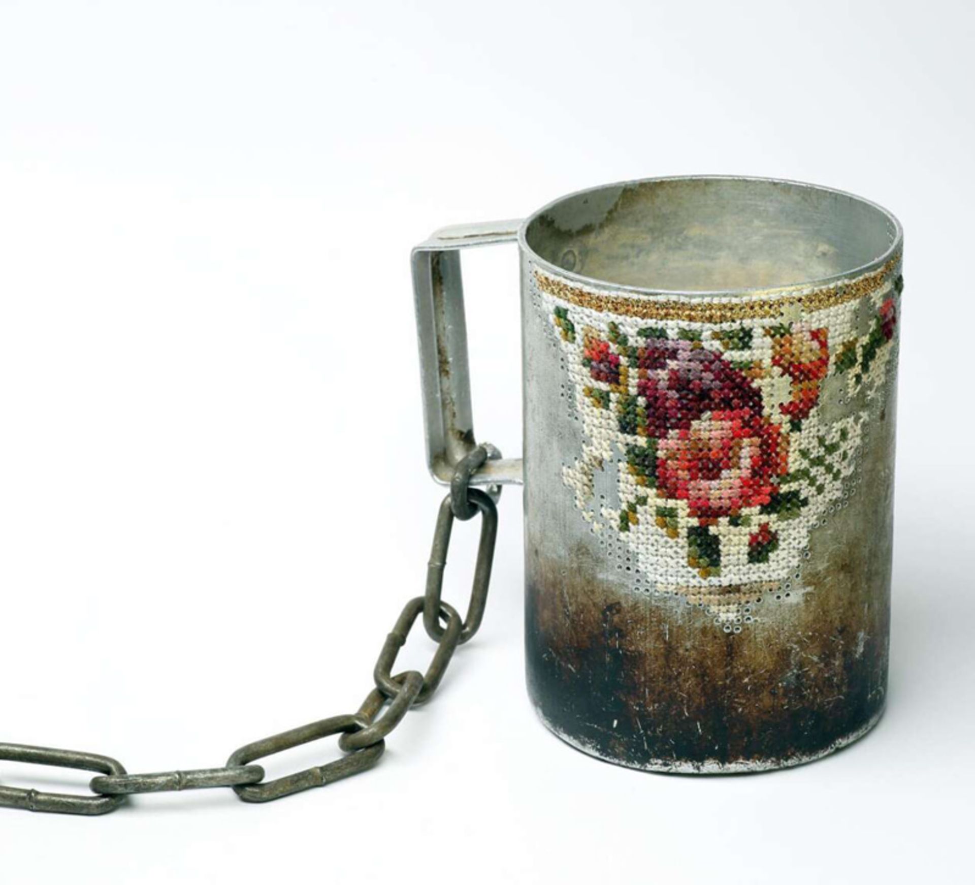 لیوان فلزی گلدوزی شده