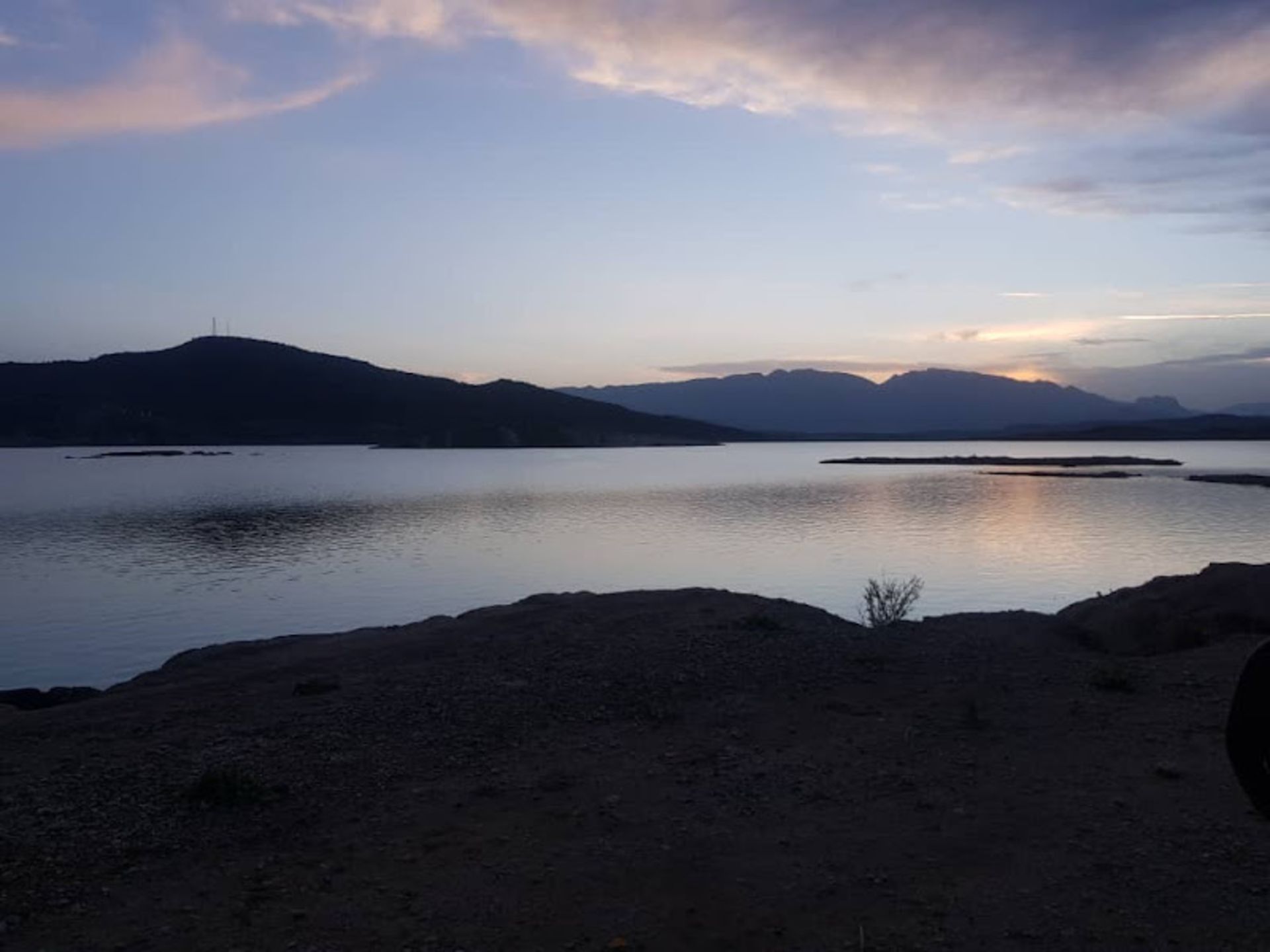 دریاچه سد تنگاب در شب