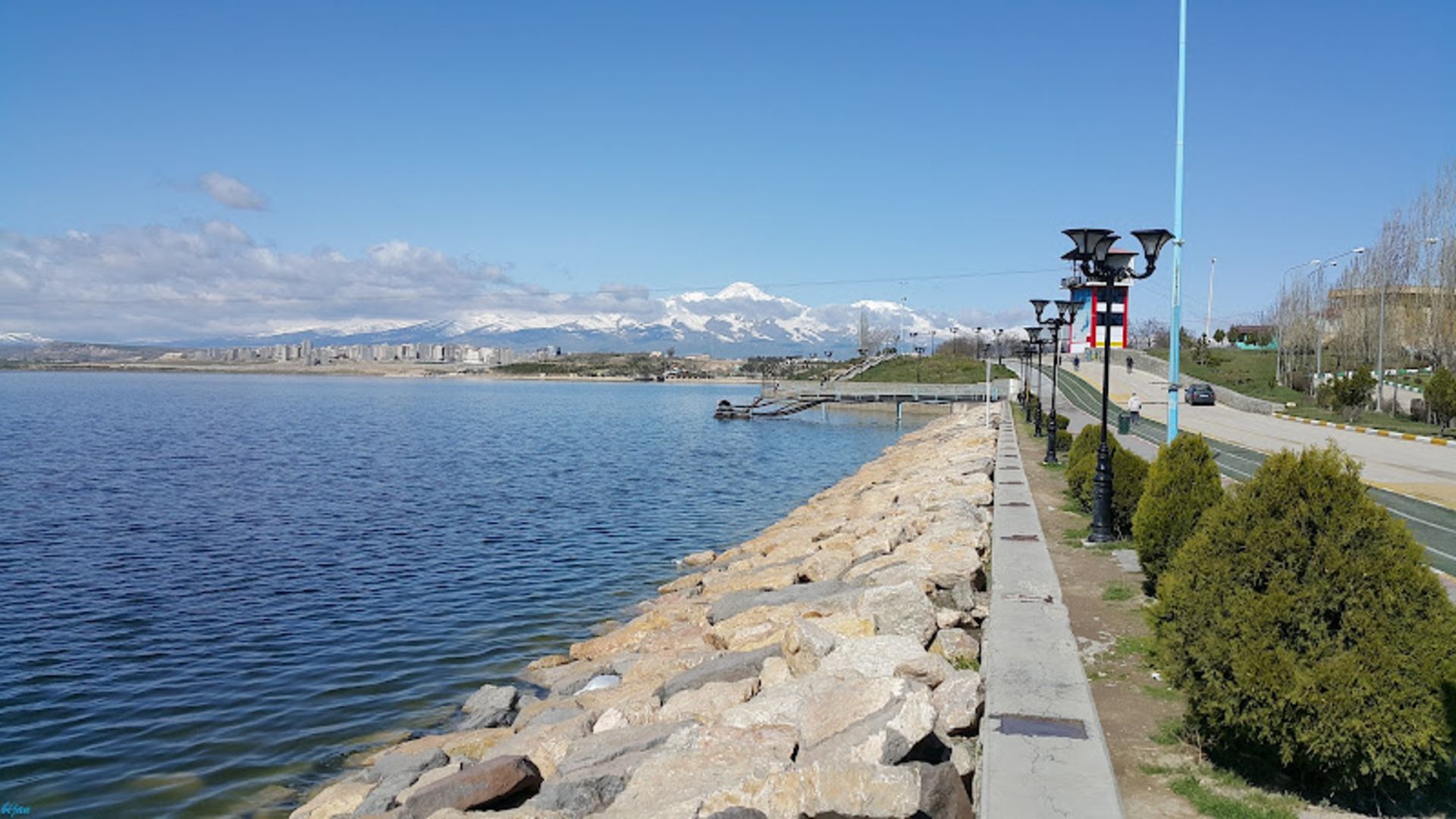 طبیعت بهاری دریاچه شورابیل 