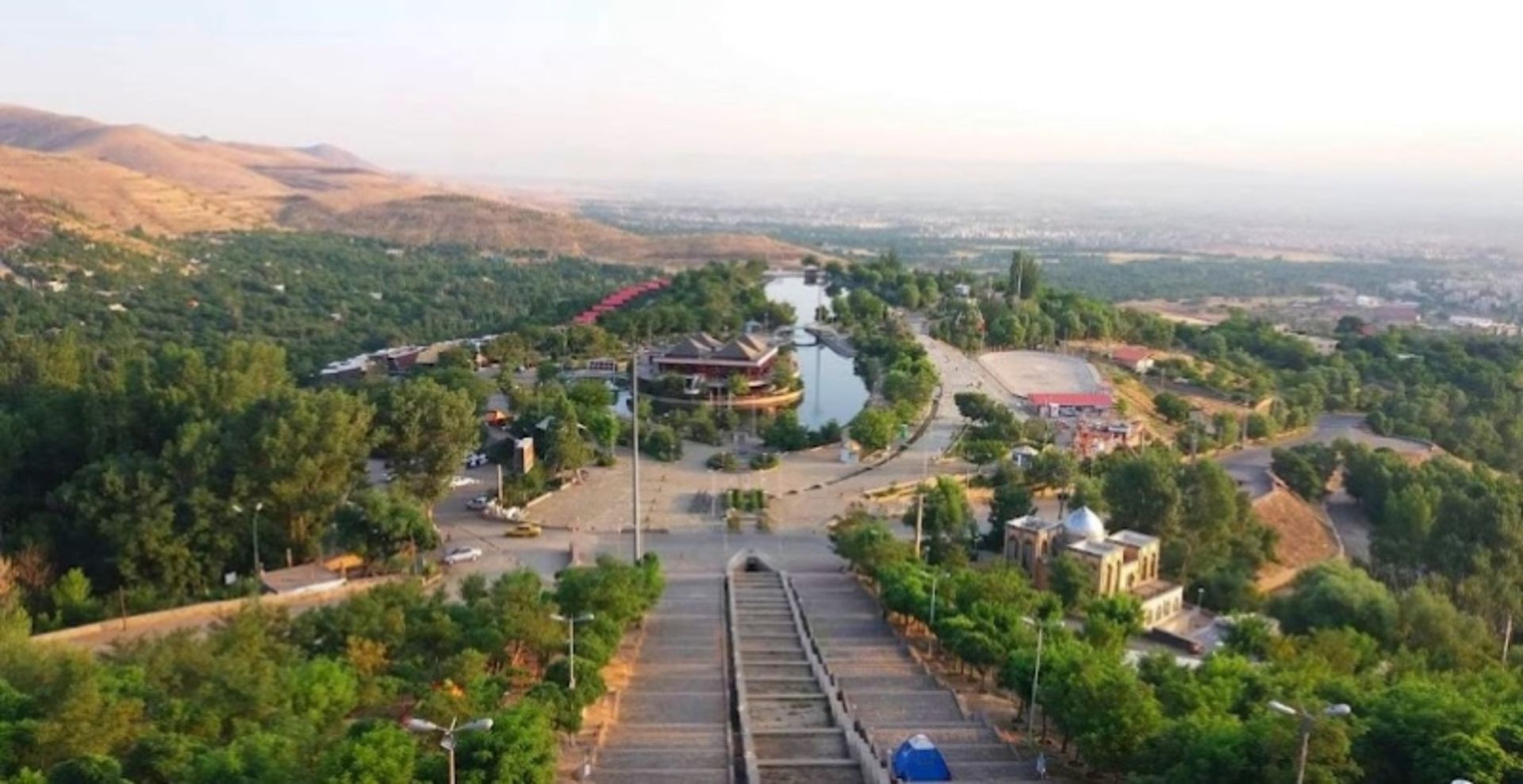 فضای سبز و بخش های مختلف مجموعه تفریحی عباس‌آباد