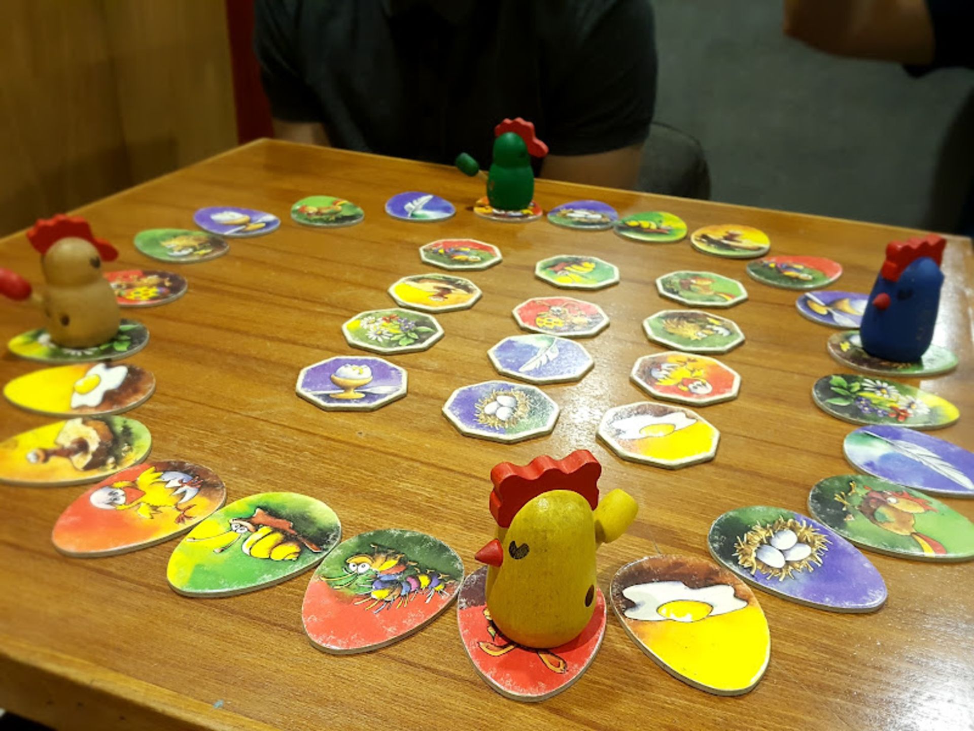 بازی فکری در کافه برد گیم کندو