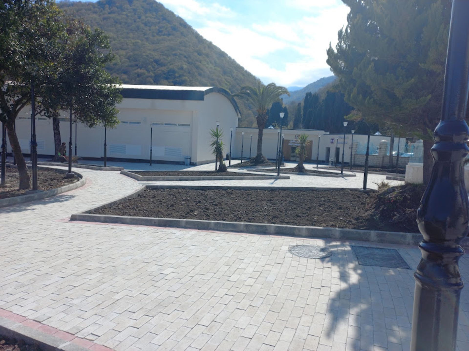 آبگرم معدنی هتل پارسیان رامسر در روز