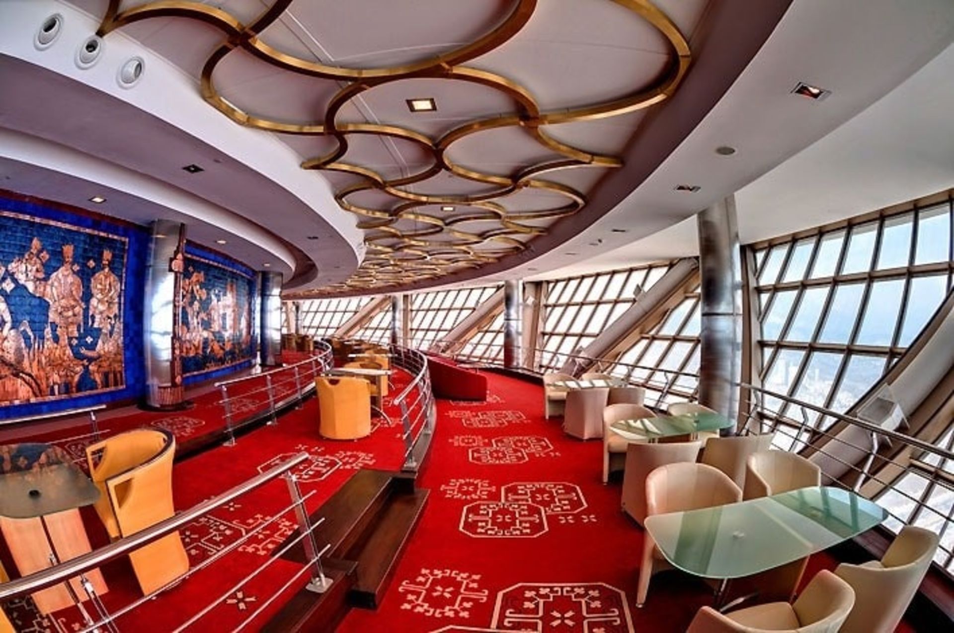 فضای لوکس رستوران گردان برج میلاد