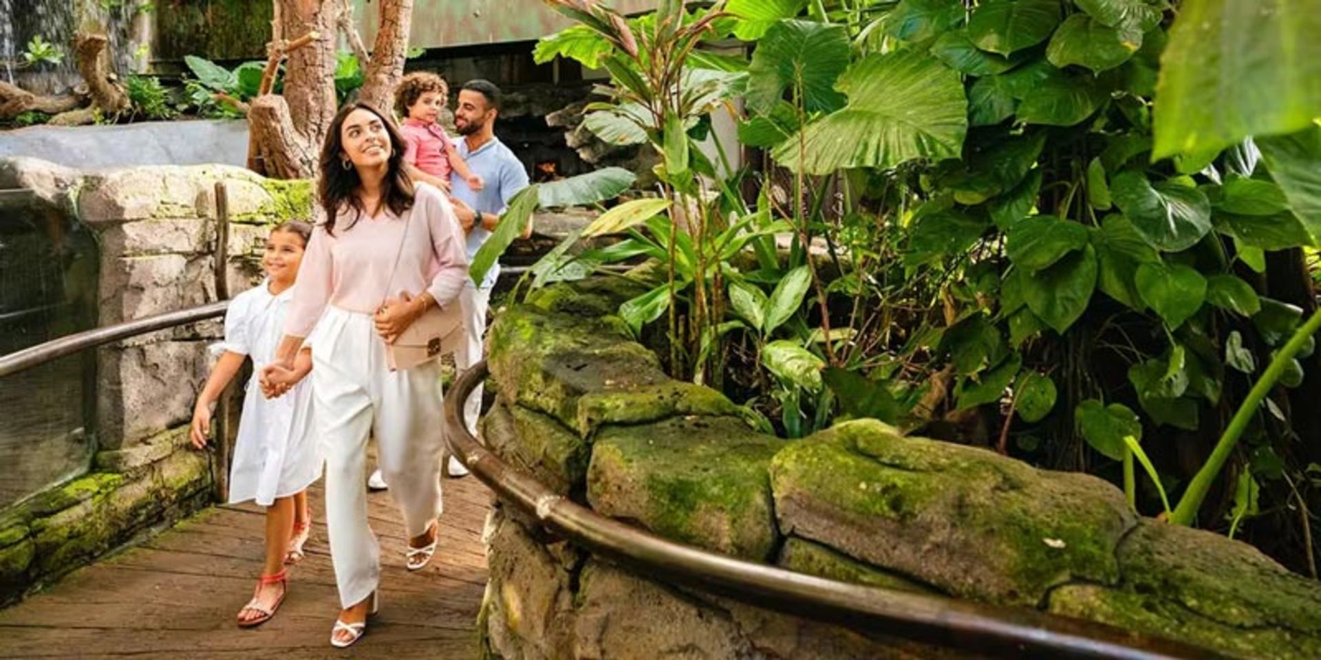 گردشگران در سیاره سبز دبی