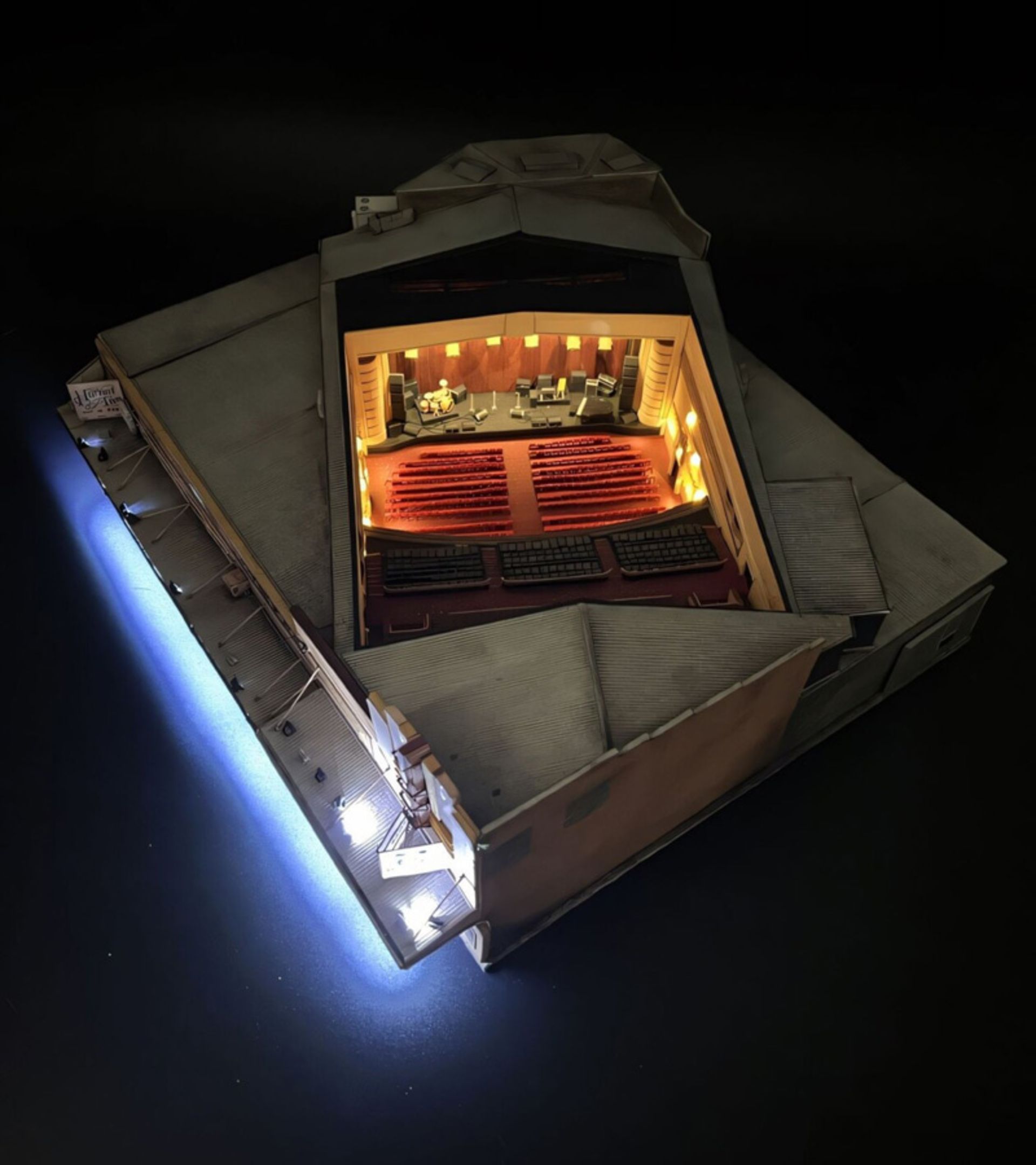 مینیاتوری از داخل سالن تئاتر