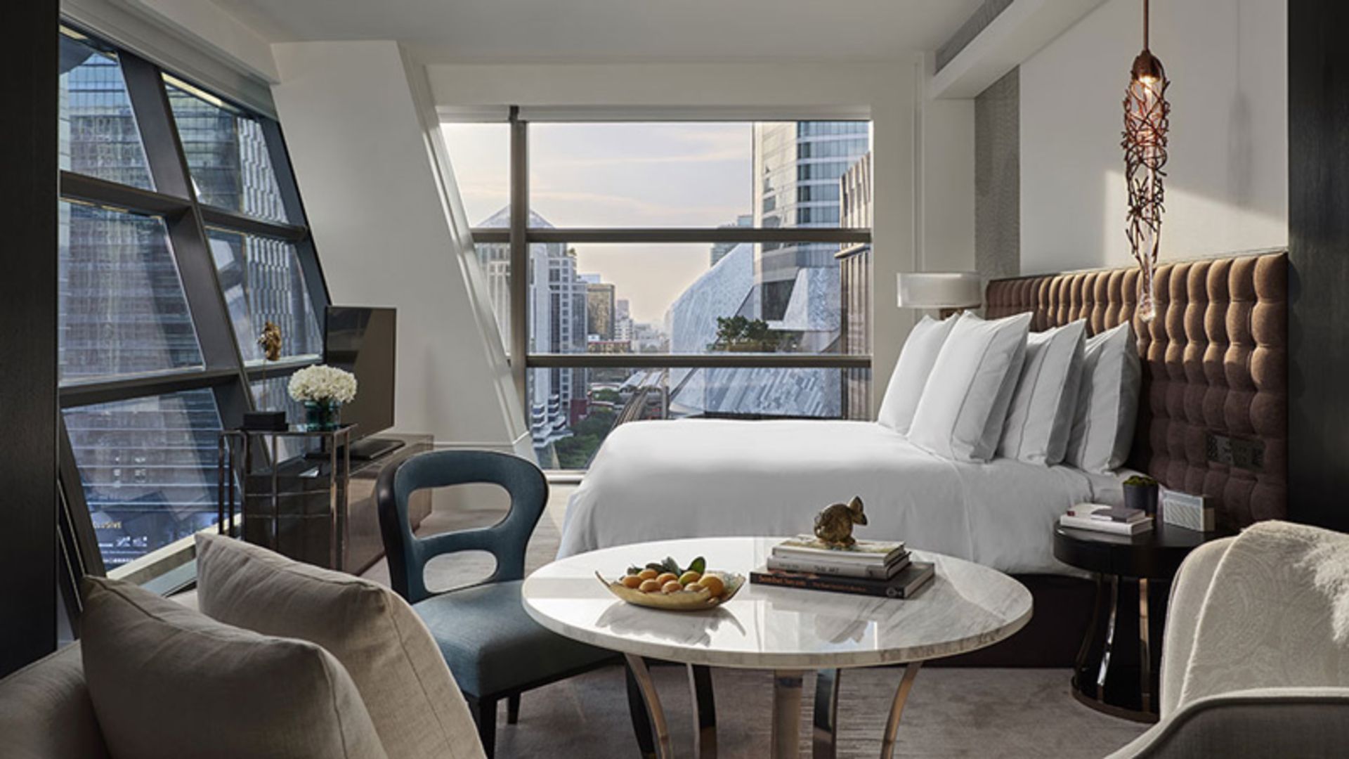 اتاق هتل رزوود بانکوک با دکوراسیون سفید