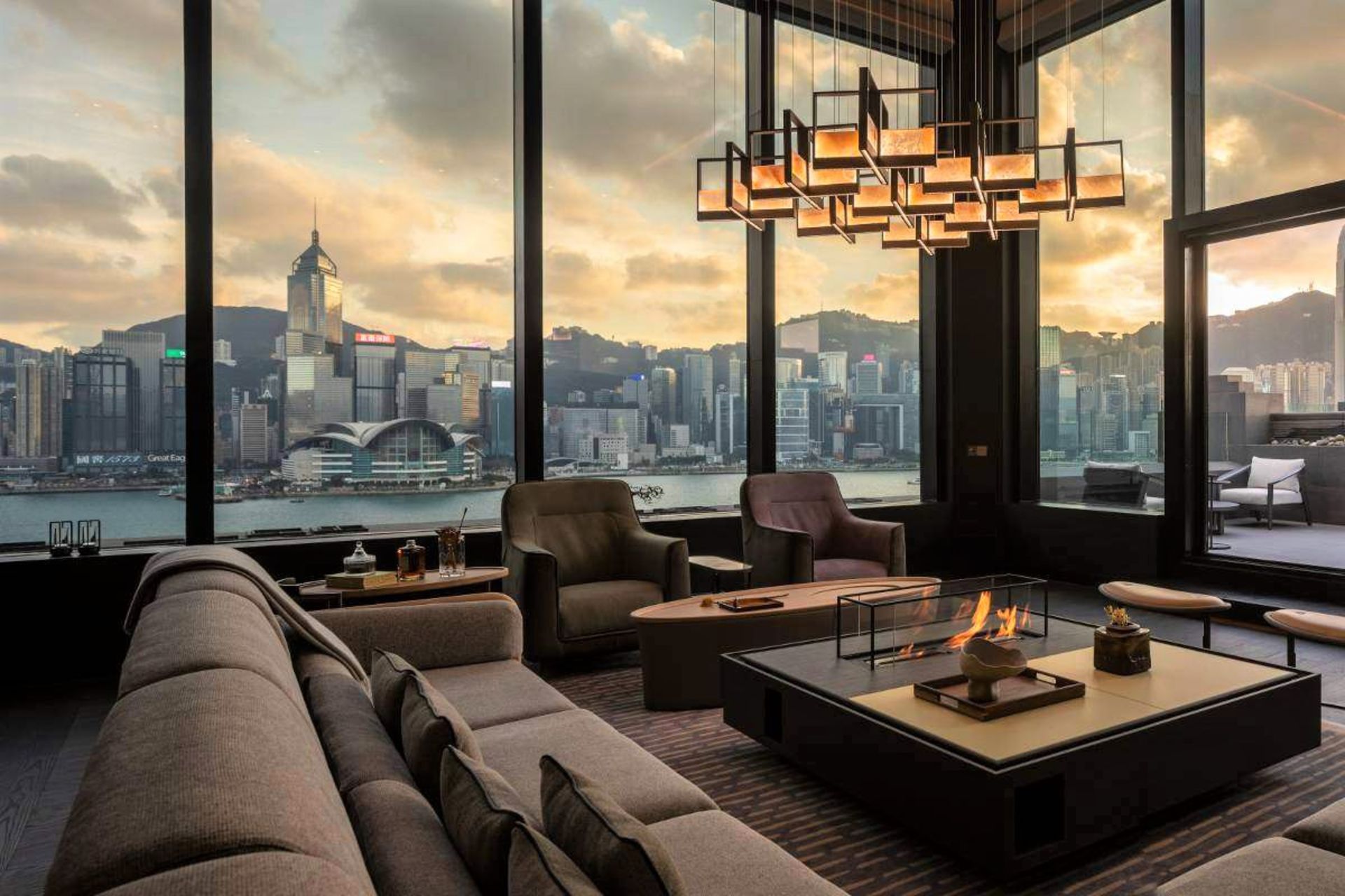 اتاق لوکس هتل ریجنت با چشم انداز شهر هنگ کنگ