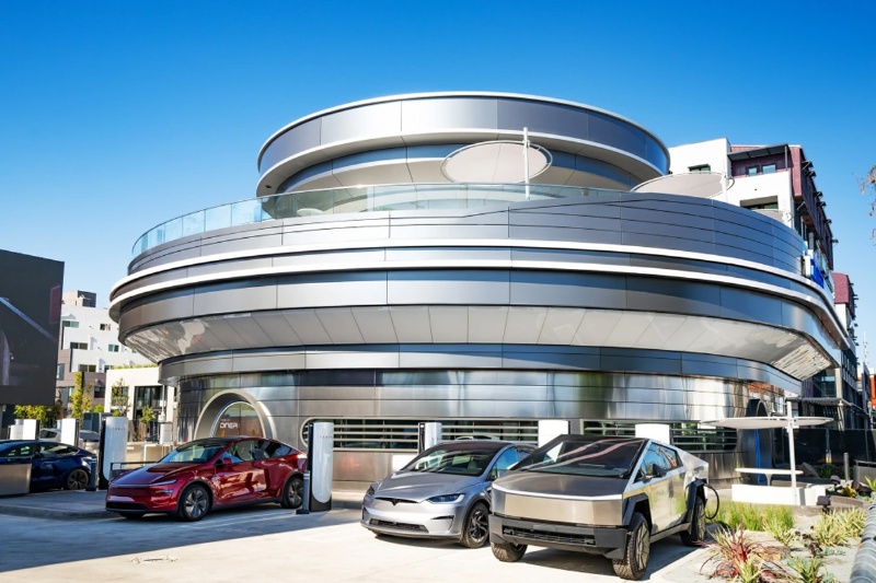 ایلان ماسک رستوران زد؛ روبات، سایبرتراک و ساندویچ برقی!