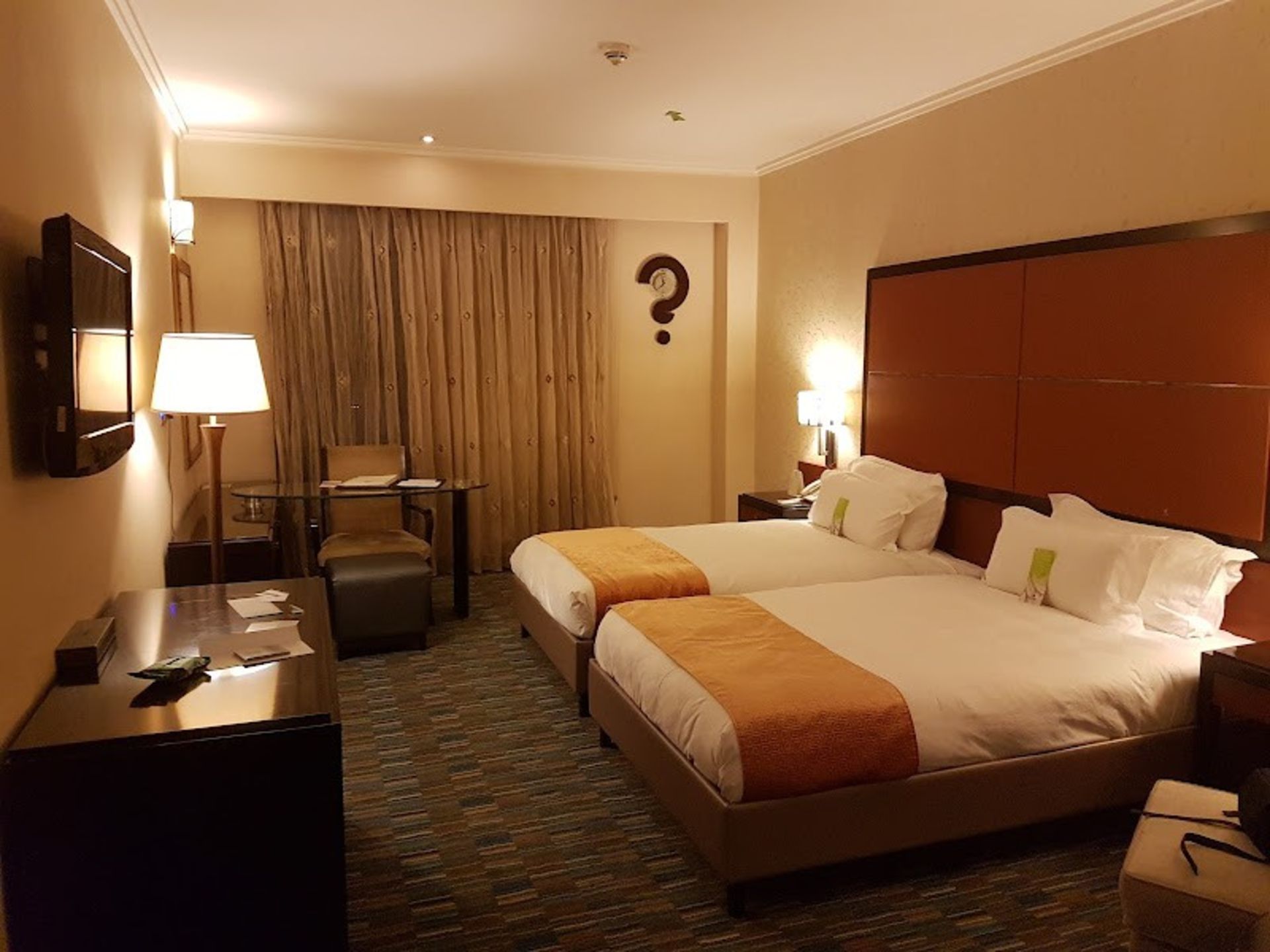 امکانات اتاق توئین هتل بین المللی اسپیناس