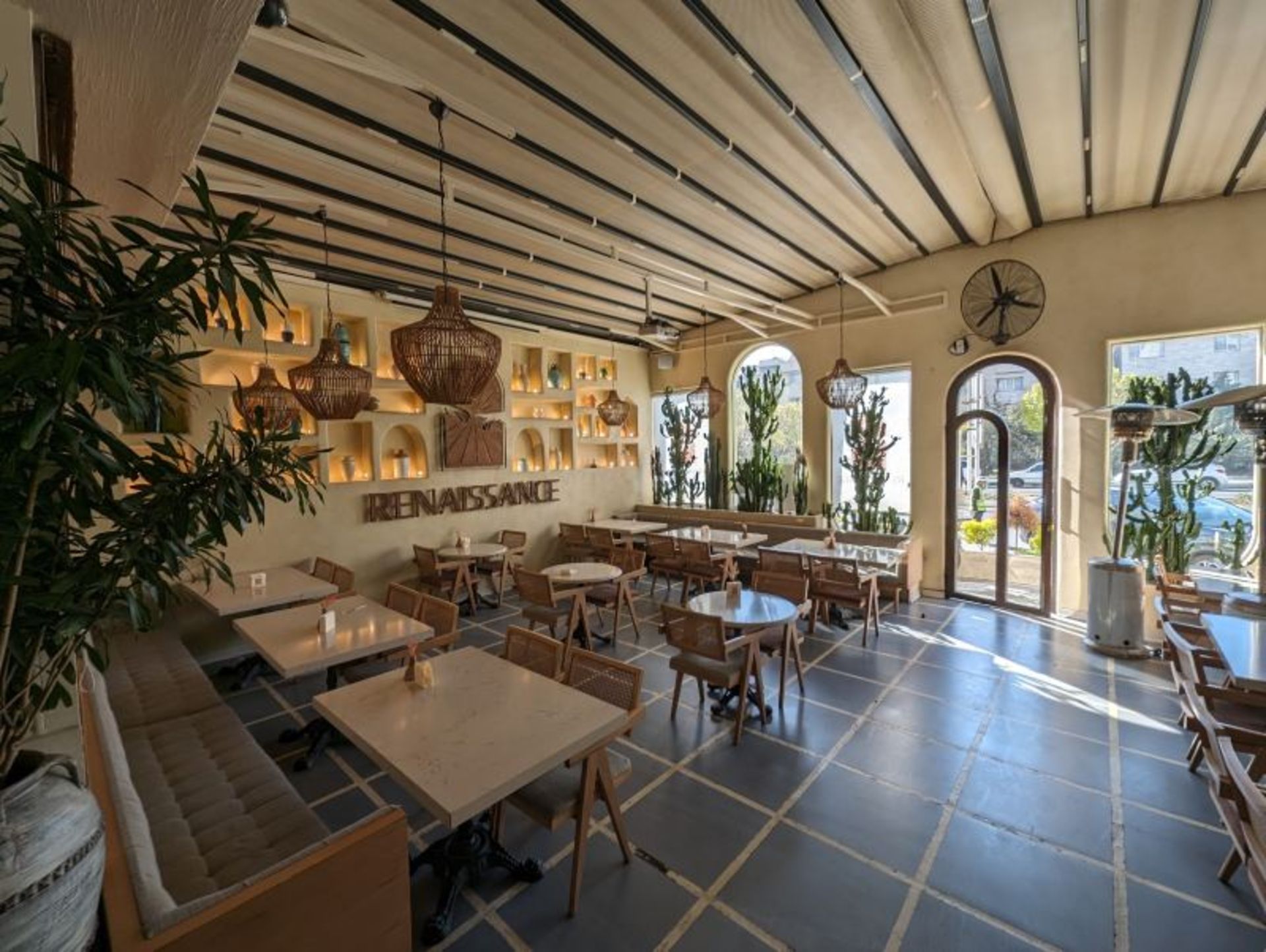 میز و صندلی های کافه رستوران رنسانس