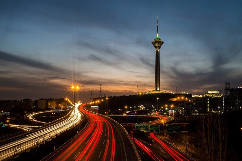 برج میلاد فردا تعطیل است
