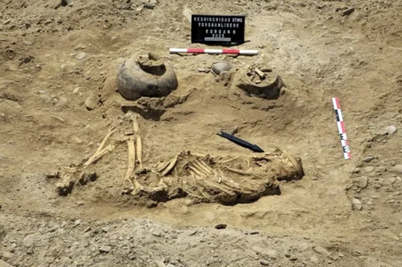 آرامگاه جنگجوی بلندقد با نیزه‌ای نادر در آذربایجان کشف شد