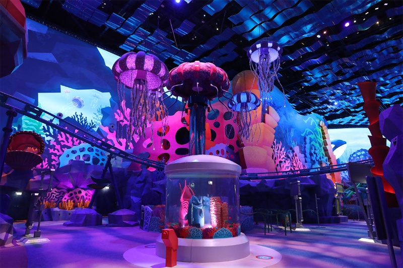 بزرگترین پارک دریایی سرپوشیده جهان؛ سفر با دلفین و پنگوئن در ابوظبی بزرگترین پارک دریایی سرپوشیده جهان؛ سفر با دلفین و پنگوئن در ابوظبی