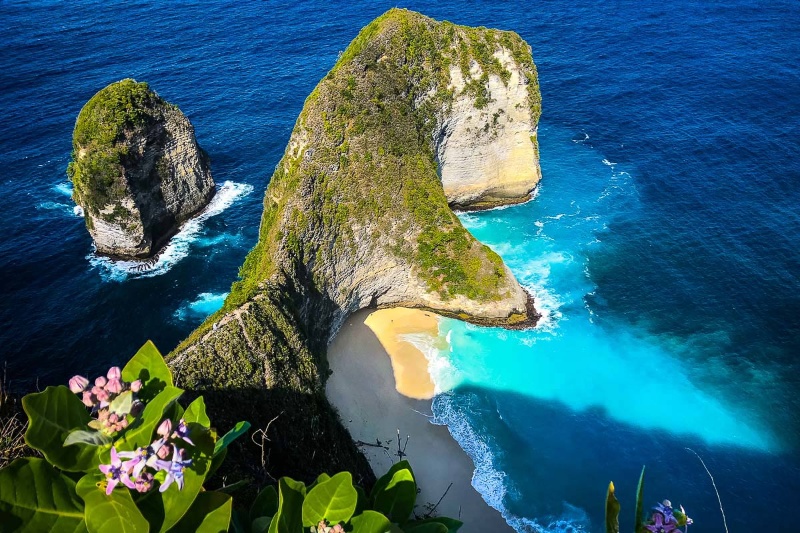 ساحل‌های بهشتی ۲۰۲۵: معرفی ۱۰ ساحل رویایی که باید دید