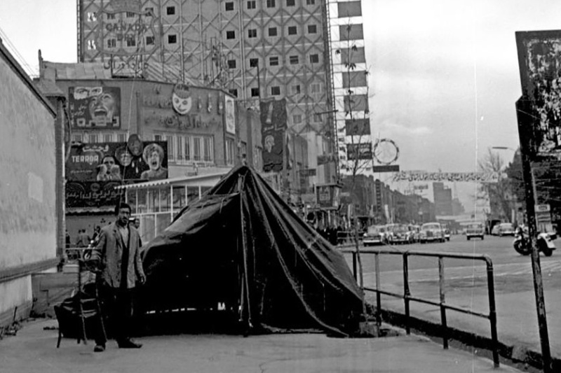 سفر به تهران قدیم؛ عکس عجیب چهارراه استانبول و پلاسکو!