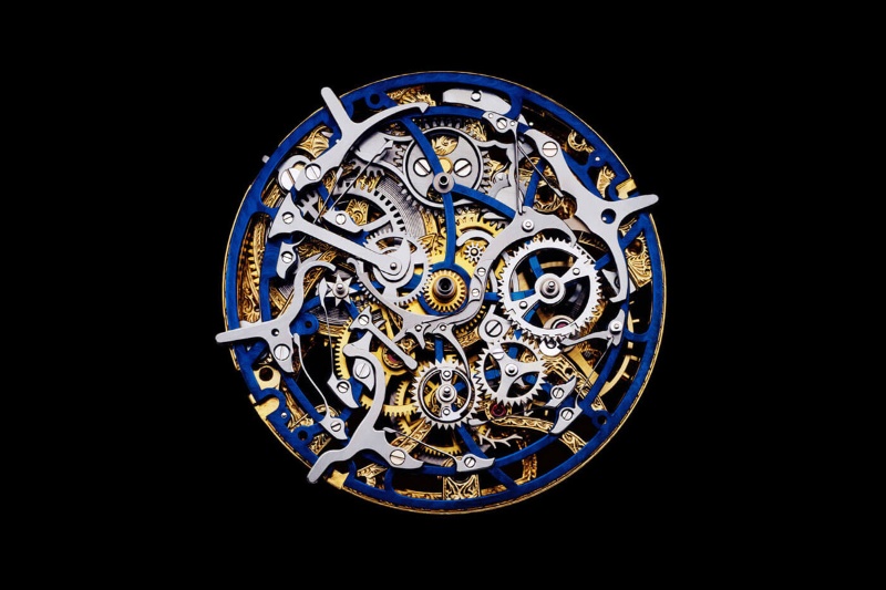 شعر زمان؛ عکاسی ماکرو از قلب مکانیکی ساعت‌های لوکس