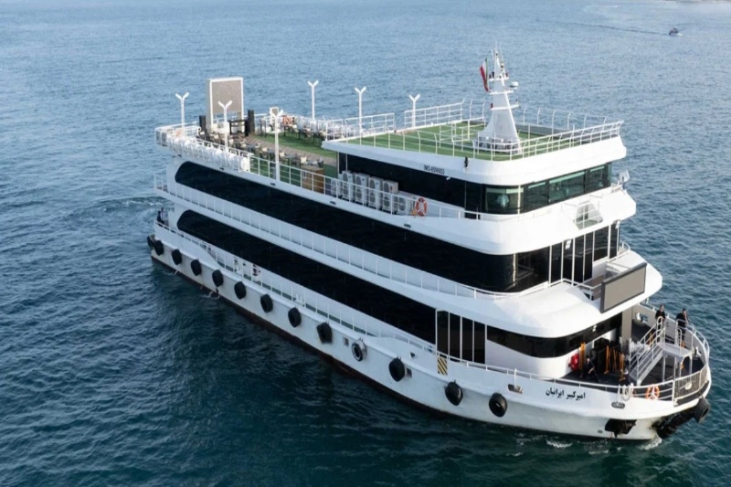 بهترین کشتی‌های تفریحی کیش؛ گشت دریایی رویایی در خلیج فارس