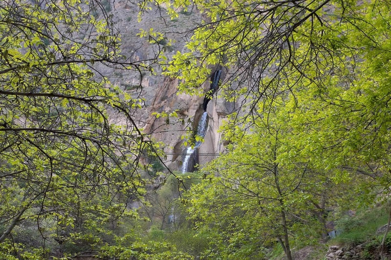 راهنمای سفر یک‌روزه به آبشار شاهاندشت