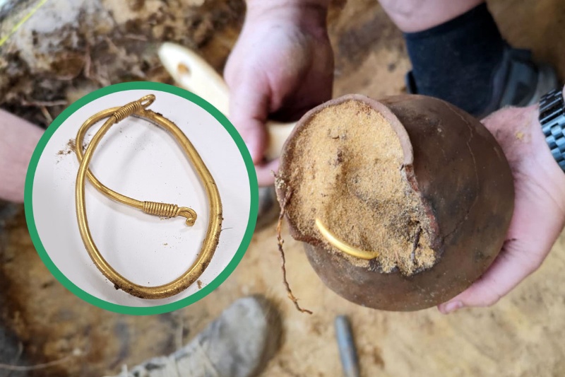 شکار سه گنجینه در جنگل؛ گردنبند طلا از کوزه سفالی کشف شد شکار سه گنجینه در جنگل؛ گردنبند طلا از کوزه سفالی کشف شد