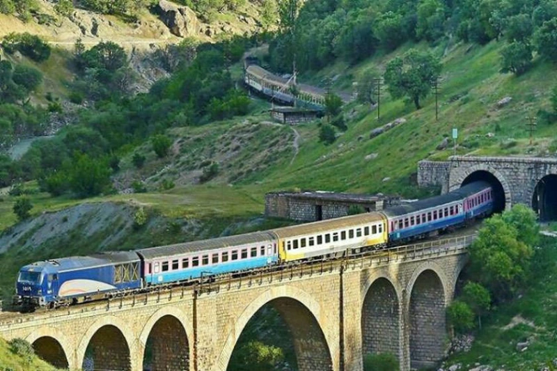پیش‌فروش بلیط قطار سفرهای پاییزی از فردا