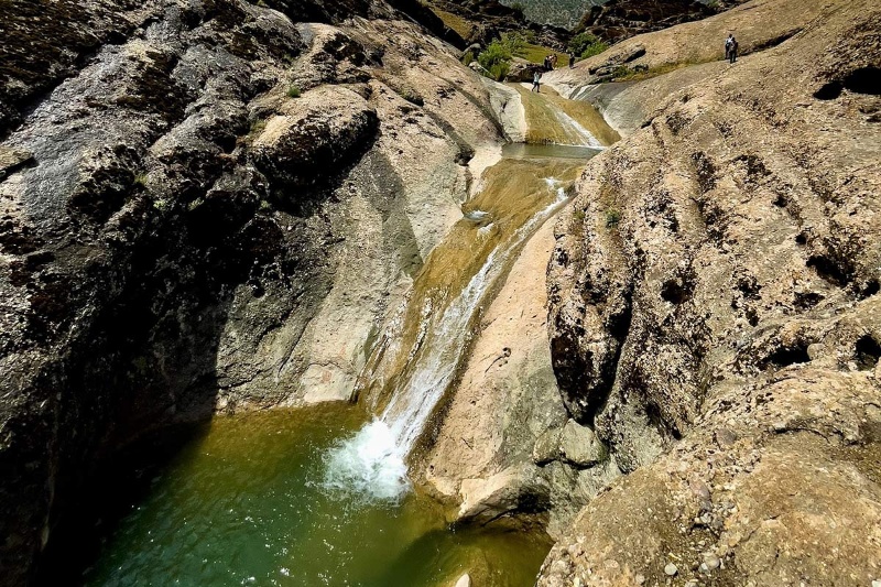 تنگه و آبشار پیازه؛ بهشت پنهان در قلب زاگرس تنگه و آبشار پیازه؛ بهشت پنهان در قلب زاگرس