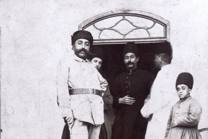 سفر به عصر قاجار؛ مظفرالدین شاه با سبیل‌های خاصش پس از شکار!