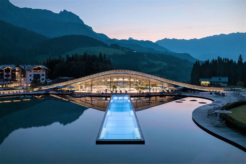 هتل رویایی با استخر و منظره بکر در آلپ؛ اقامت بهشتی برای دوستداران کوهستان هتل رویایی با استخر و منظره بکر در آلپ؛ اقامت بهشتی برای دوستداران کوهستان