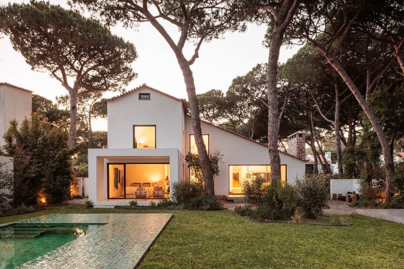 خانهای با معماری مینیمال و جذاب؛ زندگی لوکس با طبیعت تلفیق شد خانهای با معماری مینیمال و جذاب؛ زندگی لوکس با طبیعت تلفیق شد