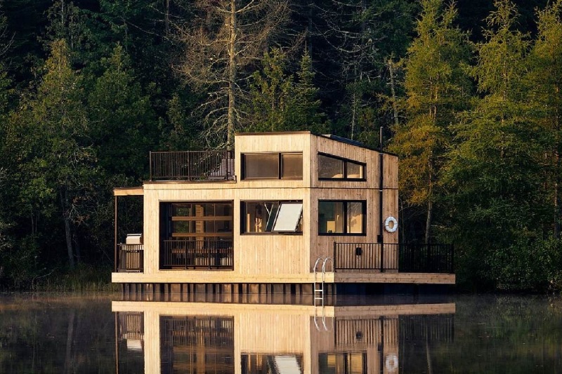 خانه‌های شناور برای آرامش؛ زندگی مینیمال روی آب