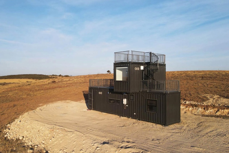 خانه‌ای از دل کانتینر؛ زندگی با فولاد و معماری مدرن در ساحل!