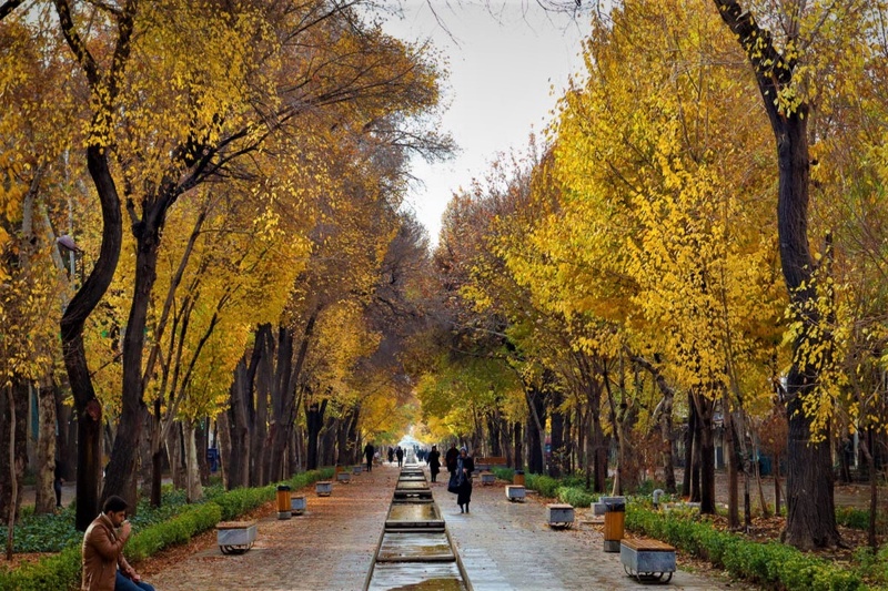 جاهای دیدنی اصفهان در پاییز؛ راهنمای سفر پاییزی به نصف جهان