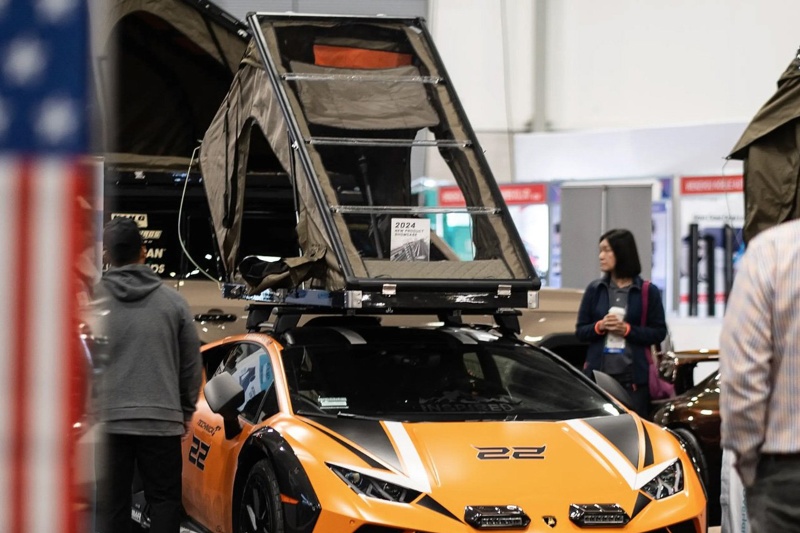 چادر مسافرتی خاصی که انگار سقف ندارد؛ فقط ستاره‌ها بالای سر شما