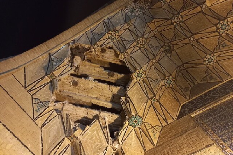 فروریختن بخشی از بنای تاریخی قوام‌الملک در آرامگاه حافظ