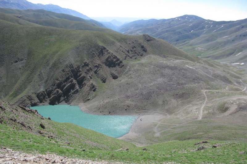 مرگ نگین فیروزه‌ای دماوند؛ دریاچه هویر قربانی خشکسالی شد