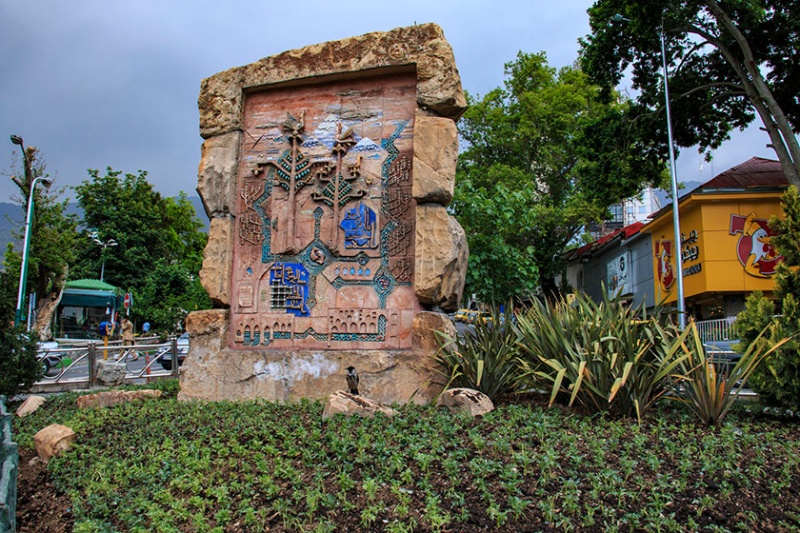 میدان تجریش زیر تیغ جراحی؛ کارزار مردمی برای نجات درختان میدان!