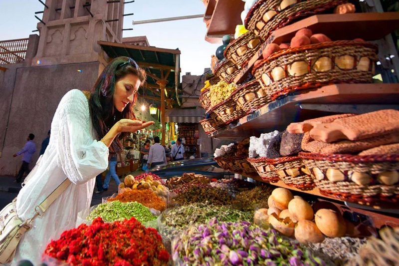 راهنمای خرید ارزان در دبی؛ آشنایی با بهترین بازارها و مراکز خرید محلی راهنمای خرید ارزان در دبی؛ آشنایی با بهترین بازارها و مراکز خرید محلی