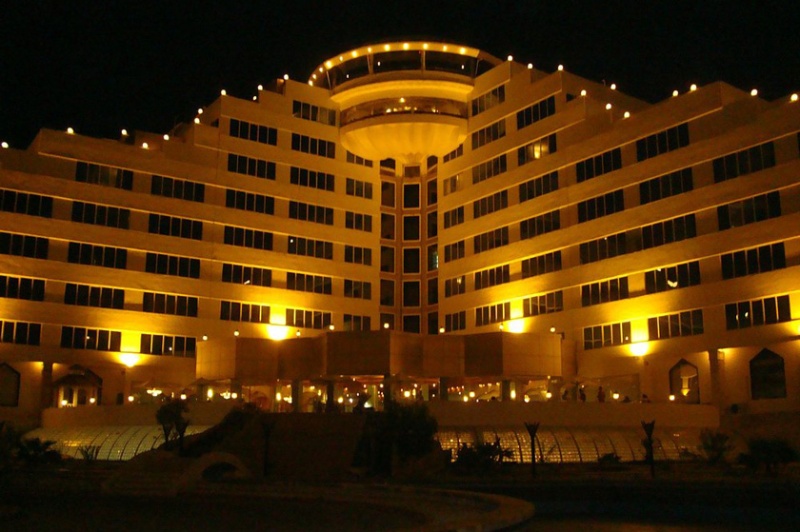 راهنمای جامع رزرو هتل ارم کیش: از قوانین کنسلی تا امکانات رفاهی