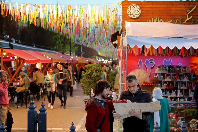 ویدیو | شب‌گردی در تهران؛ گذر باب همایون پر از هیجان